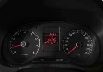 Подержанный автомобиль Volkswagen Polo Sedan 2012 года (11 фото)