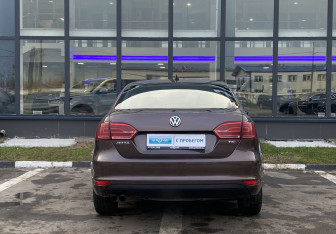 Подержанный автомобиль Volkswagen Jetta Sedan 2014 года (6 фото)