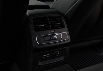 Подержанный автомобиль Audi A4 Sedan 2019 года (11 фото)