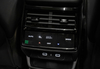 Подержанный автомобиль Geely Monjaro 2023 года (20 фото)