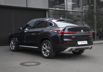 Подержанный автомобиль BMW X4 2019 года (5 фото)