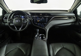 Подержанный автомобиль Toyota Camry Sedan 2018 года (14 фото)