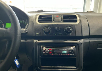 Подержанный автомобиль Skoda Fabia Wagon 2009 года (16 фото)