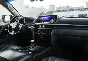 Подержанный автомобиль Lexus LX 2016 года (13 фото)