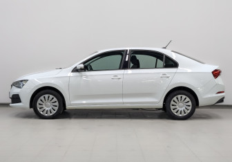 Подержанный автомобиль Skoda Rapid Liftback 2022 года (8 фото)