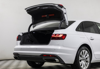 Подержанный автомобиль Audi A4 Sedan 2022 года (19 фото)