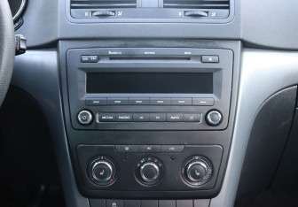 Подержанный автомобиль Skoda Yeti 2012 года (16 фото)