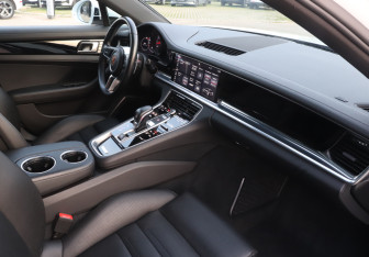 Подержанный автомобиль Porsche Panamera Wagon 2018 года (9 фото)
