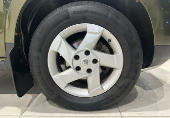 Подержанный автомобиль Renault Duster 2015 года (19 фото)