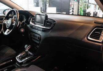 Подержанный автомобиль Kia Ceed Hatchback 2019 года (7 фото)