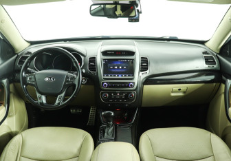 Подержанный автомобиль Kia Sorento 2012 года (12 фото)