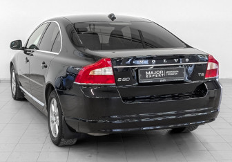 Подержанный автомобиль Volvo S80 2013 года (7 фото)