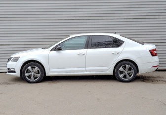 Подержанный автомобиль Skoda Octavia Liftback 2019 года (8 фото)