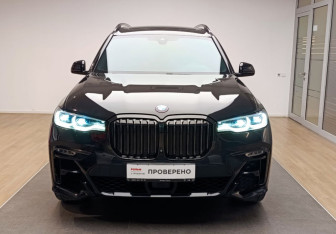 Подержанный автомобиль BMW X7 2021 года (2 фото)