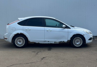 Подержанный автомобиль Ford Focus Hatchback 2008 года (4 фото)