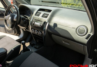 Подержанный автомобиль Suzuki SX4 Hatchback 2007 года (7 фото)