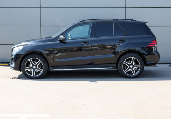 Подержанный автомобиль Mercedes-Benz GLE 2016 года (8 фото)