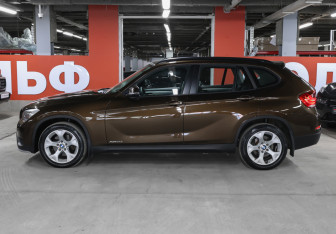 Подержанный автомобиль BMW X1 2014 года (8 фото)