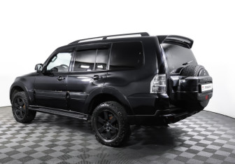 Подержанный автомобиль Mitsubishi Pajero 2007 года (7 фото)