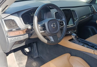 Подержанный автомобиль Volvo XC90 2015 года (14 фото)