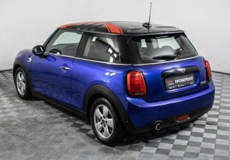 Подержанный автомобиль MINI Hatch 2018 года (7 фото)