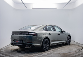 Подержанный автомобиль Geely Preface 2024 года (5 фото)