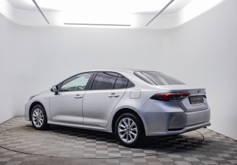 Подержанный автомобиль Toyota Corolla Sedan 2022 года (7 фото)