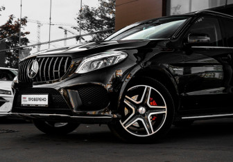 Подержанный автомобиль Mercedes-Benz GLE 2016 года (41 фото)