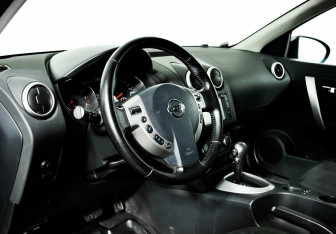 Подержанный автомобиль Nissan Qashqai 2012 года (11 фото)
