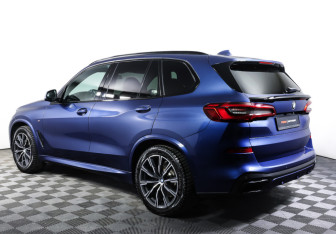 Подержанный автомобиль BMW X5 2019 года (7 фото)