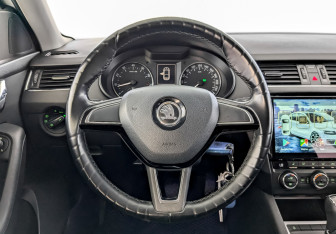 Подержанный автомобиль Skoda Octavia Liftback 2016 года (21 фото)