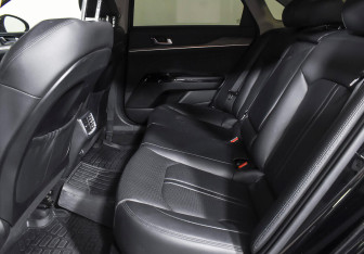 Подержанный автомобиль Kia K5 2020 года (17 фото)