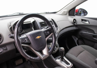 Подержанный автомобиль Chevrolet Aveo Sedan 2013 года (9 фото)