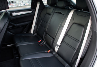Подержанный автомобиль Porsche Cayenne 2023 года (16 фото)