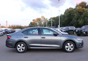 Подержанный автомобиль Skoda Octavia Liftback 2021 года (4 фото)