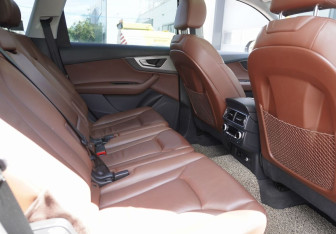 Подержанный автомобиль Audi Q7 2019 года (10 фото)