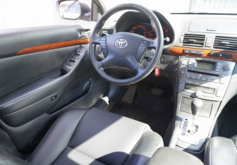 Подержанный автомобиль Toyota Avensis Liftback 2007 года (12 фото)