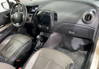 Подержанный автомобиль Renault Kaptur 2018 года (11 фото)