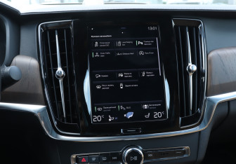 Подержанный автомобиль Volvo S90 2021 года (18 фото)