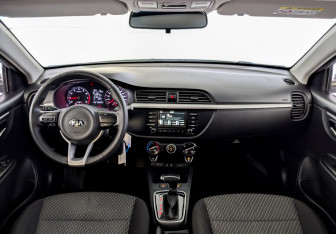 Подержанный автомобиль Kia Rio Hatchback 2019 года (14 фото)