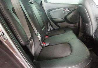 Подержанный автомобиль Hyundai ix35 2014 года (10 фото)
