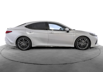 Подержанный автомобиль Toyota Camry Sedan 2024 года (4 фото)