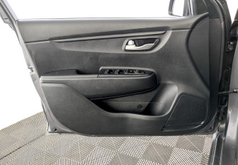 Подержанный автомобиль Kia Rio Hatchback 2021 года (19 фото)