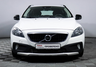 Подержанный автомобиль Volvo V40 Cross Country 2017 года (2 фото)