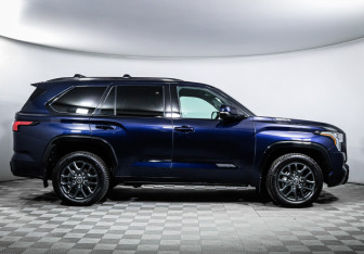 Подержанный автомобиль Toyota Sequoia 2023 года (4 фото)