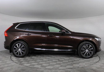 Подержанный автомобиль Volvo XC60 2019 года (4 фото)