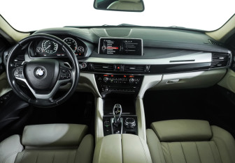 Подержанный автомобиль BMW X6 2015 года (12 фото)