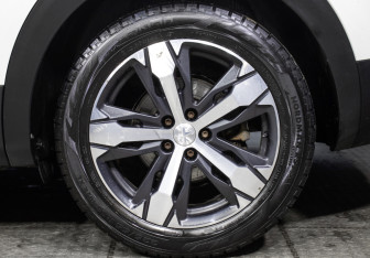 Подержанный автомобиль Peugeot 3008 2018 года (23 фото)