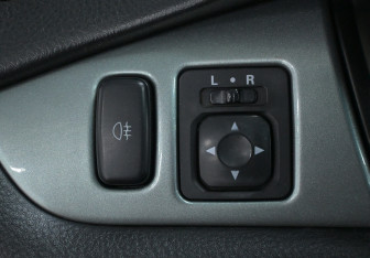 Подержанный автомобиль Mitsubishi Lancer Sedan 2005 года (13 фото)