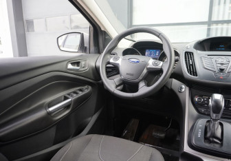Подержанный автомобиль Ford Kuga 2013 года (13 фото)
